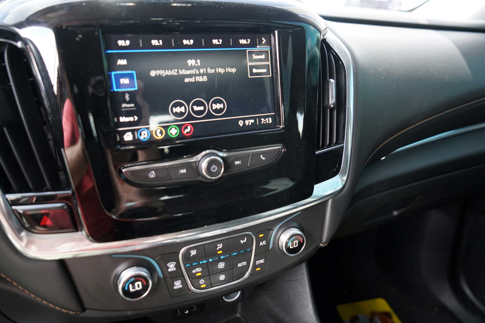 2020 Chevrolet Traverse LS Sport Utility 4D