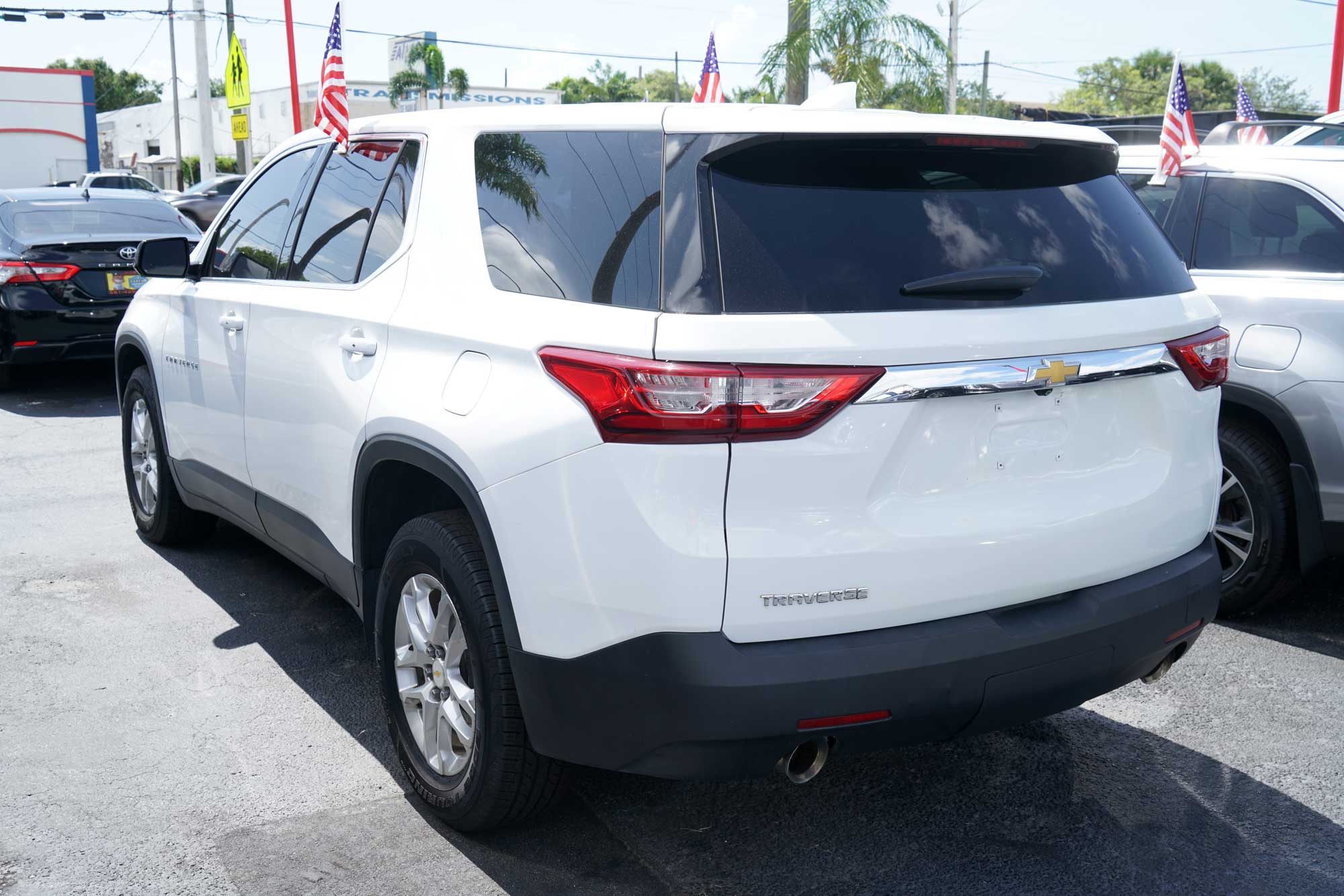 2020 Chevrolet Traverse LS Sport Utility 4D