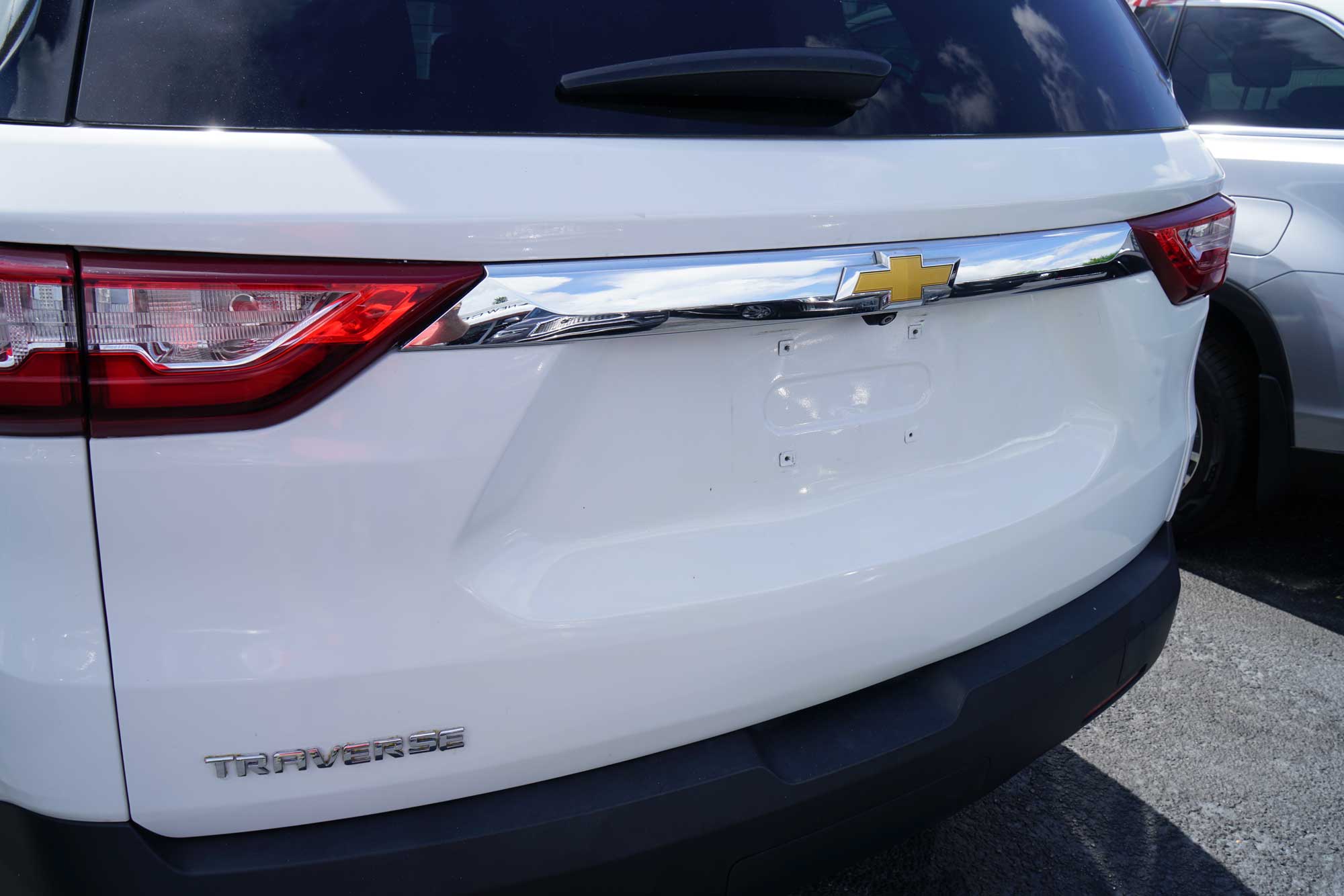 2020 Chevrolet Traverse LS Sport Utility 4D