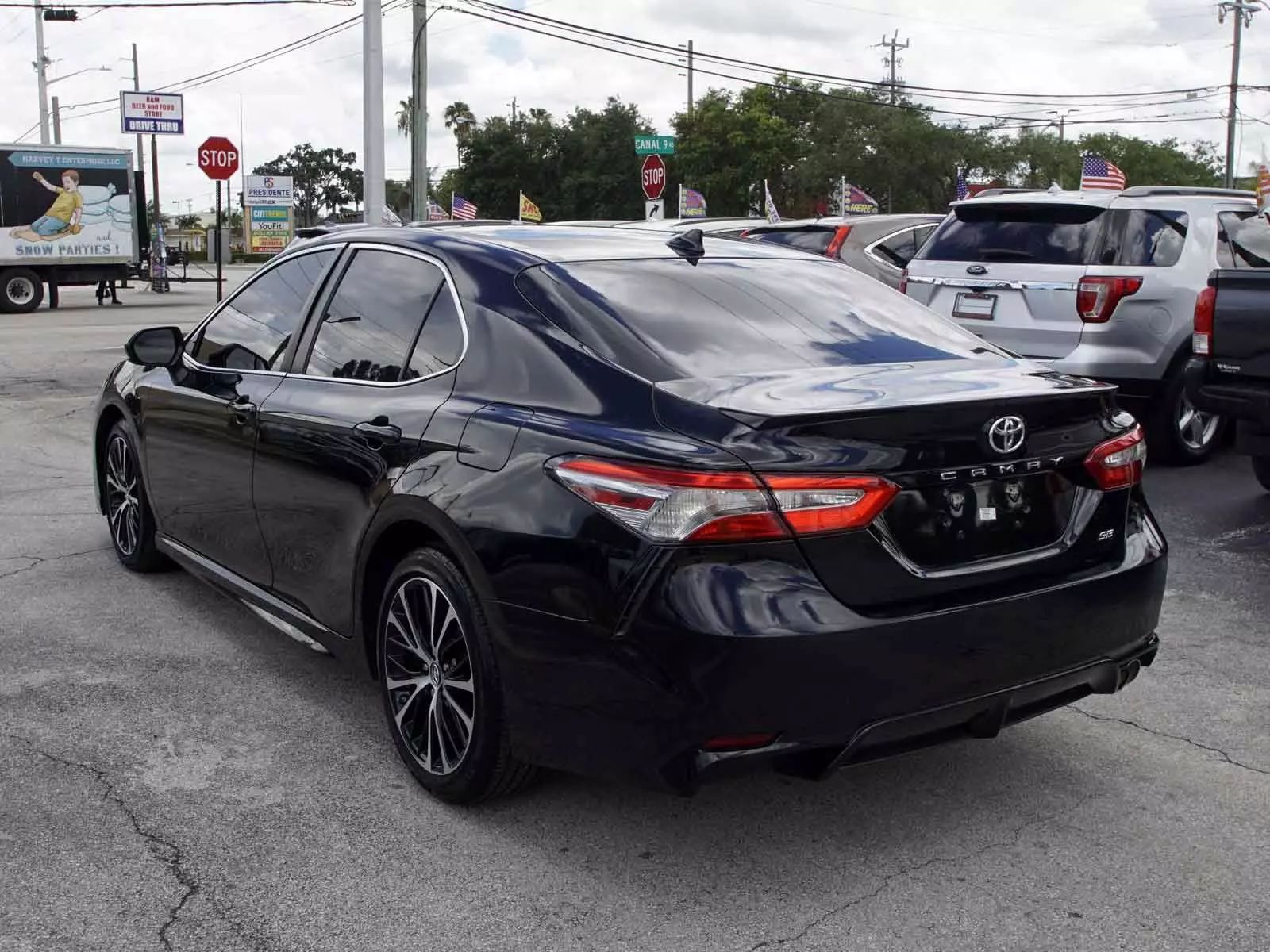 2019 Toyota Camry SE Sedan 4D