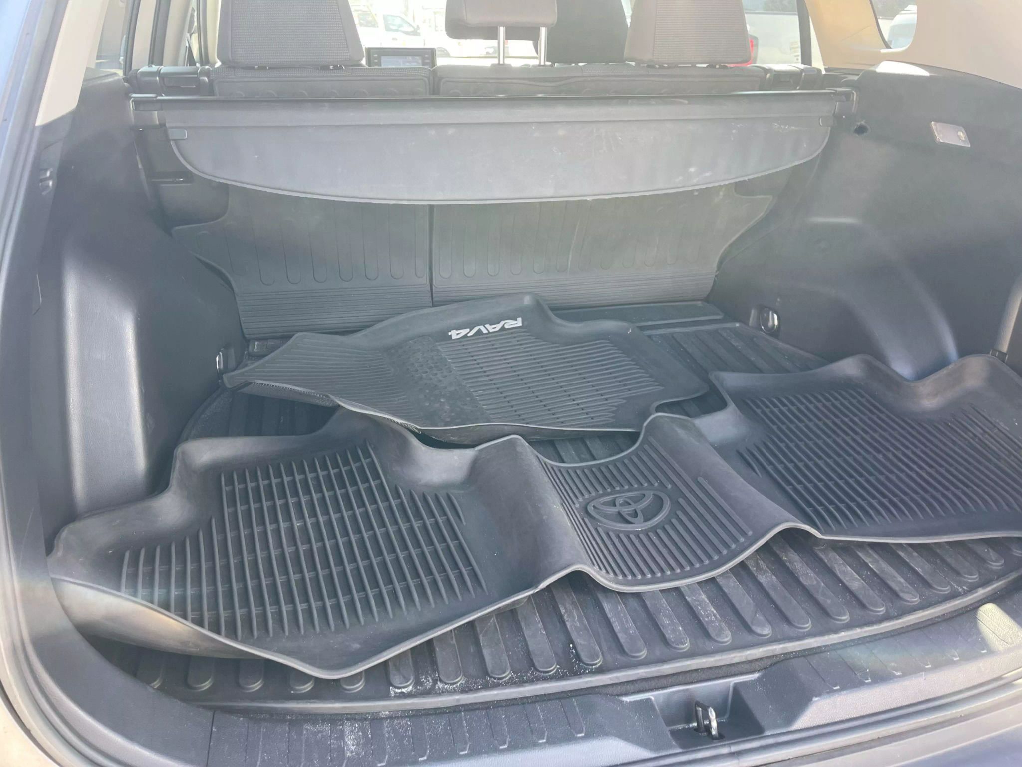 2020 Toyota RAV4 LE Sport Utility 4D
