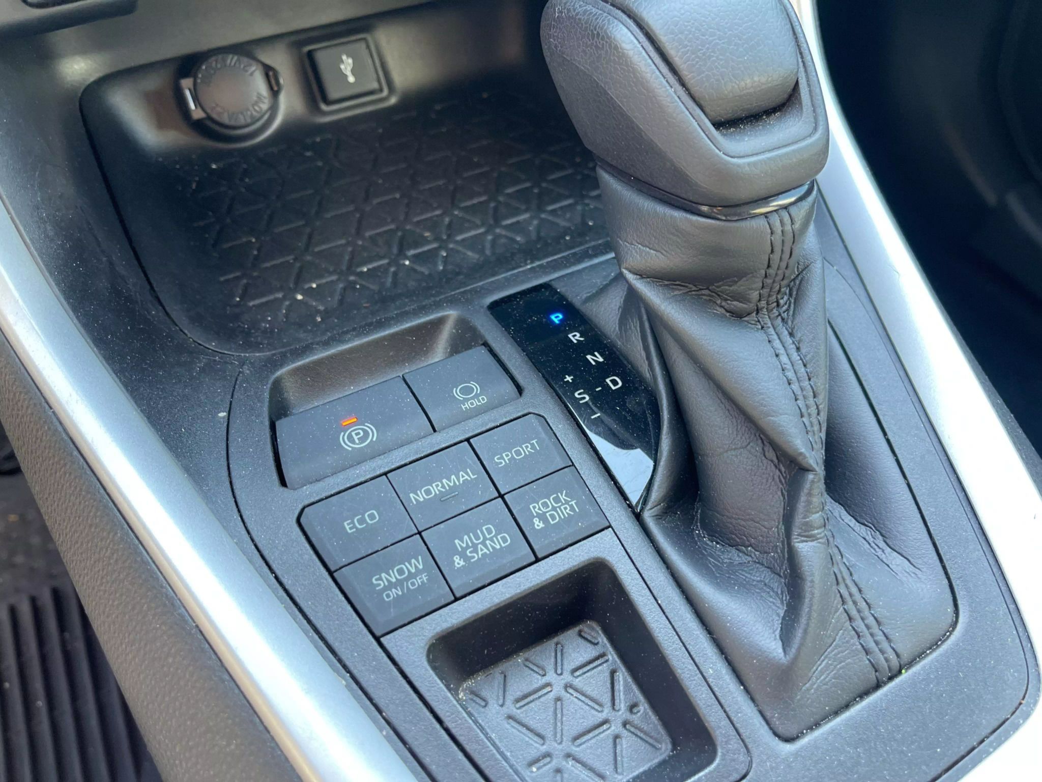 2020 Toyota RAV4 LE Sport Utility 4D