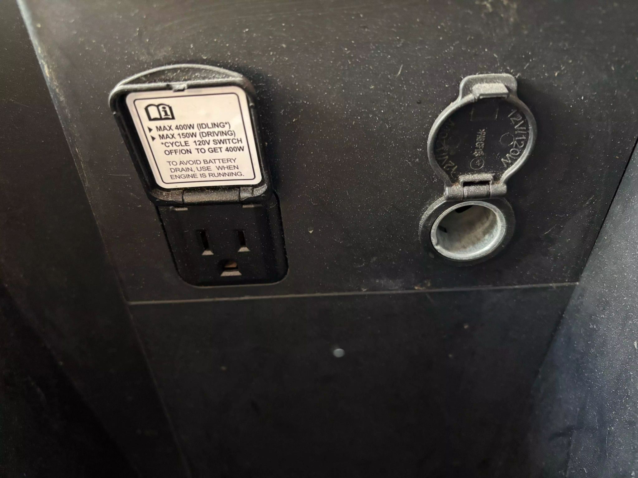 2019 Nissan NV2500 HD Cargo SV Van 3D