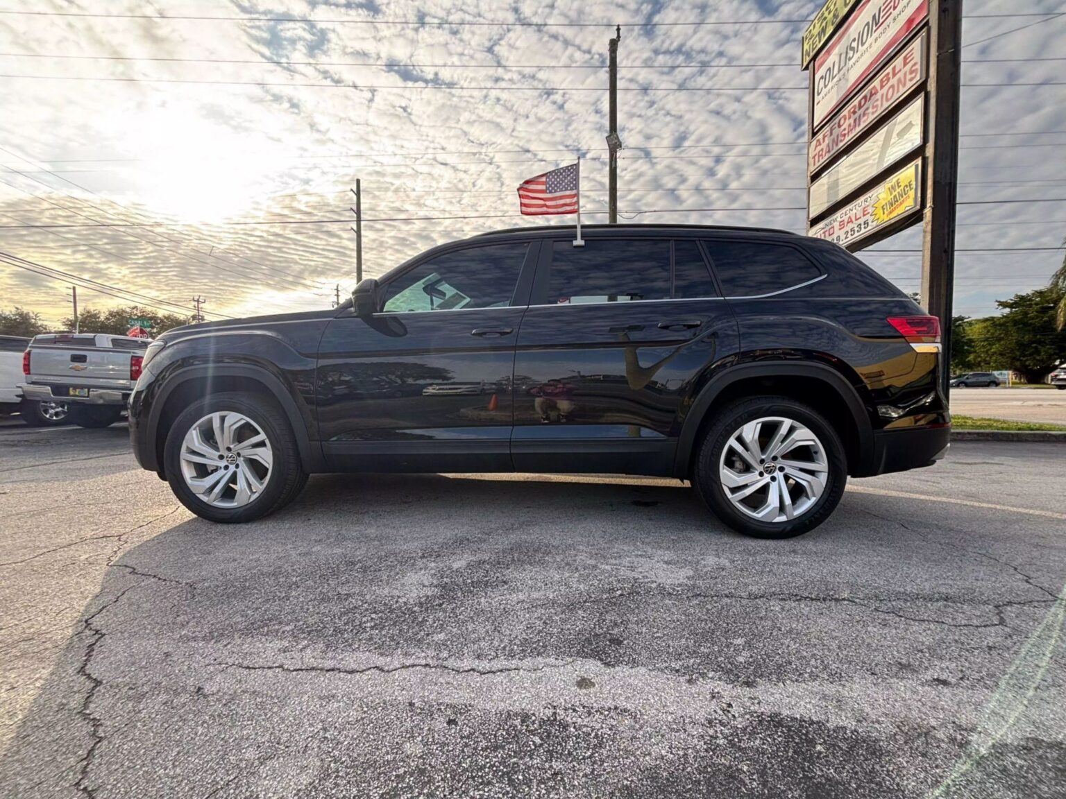 2022 Volkswagen Atlas SE w/Tech Pkg Sport Utility 4D