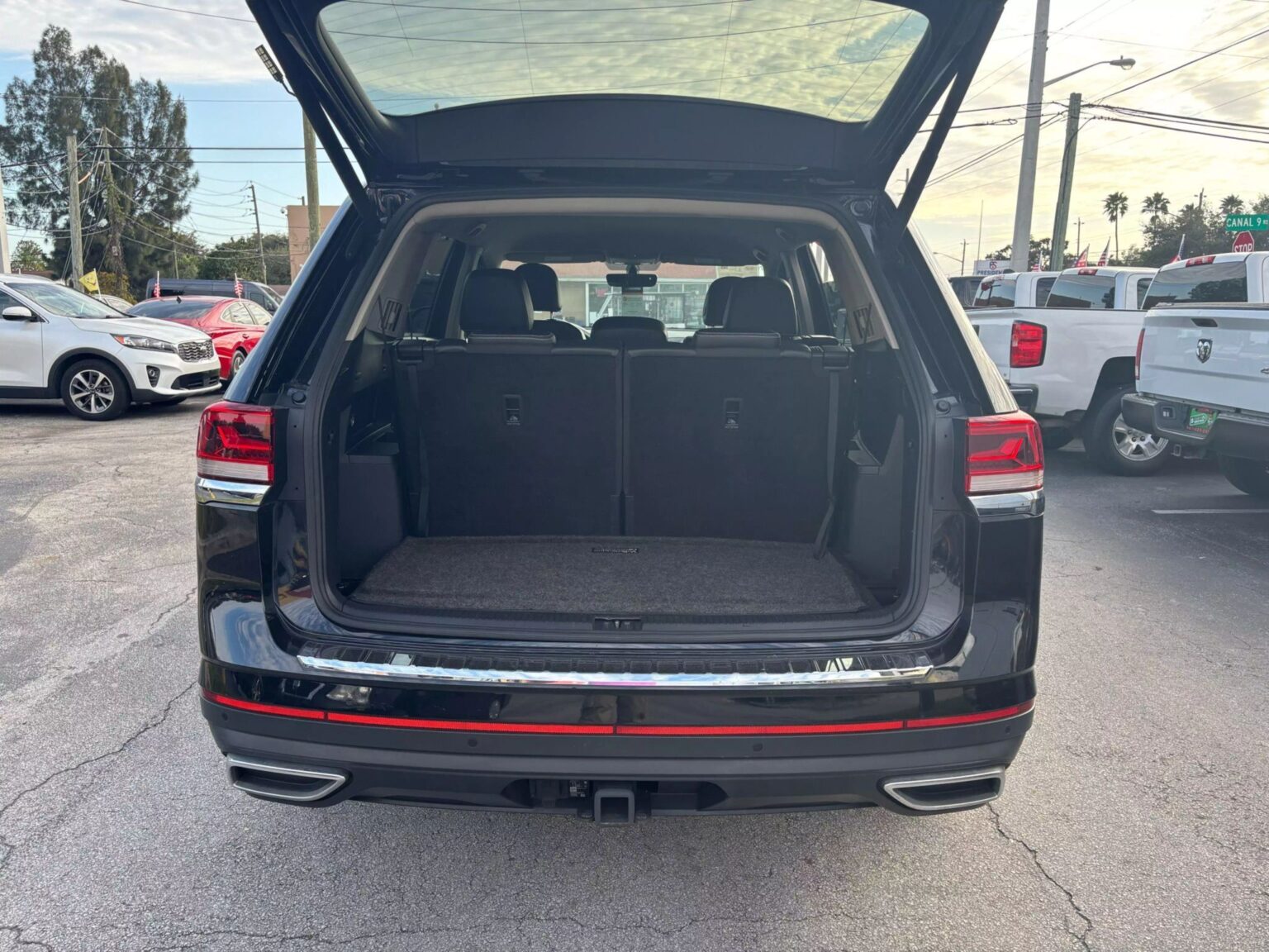 2022 Volkswagen Atlas SE w/Tech Pkg Sport Utility 4D