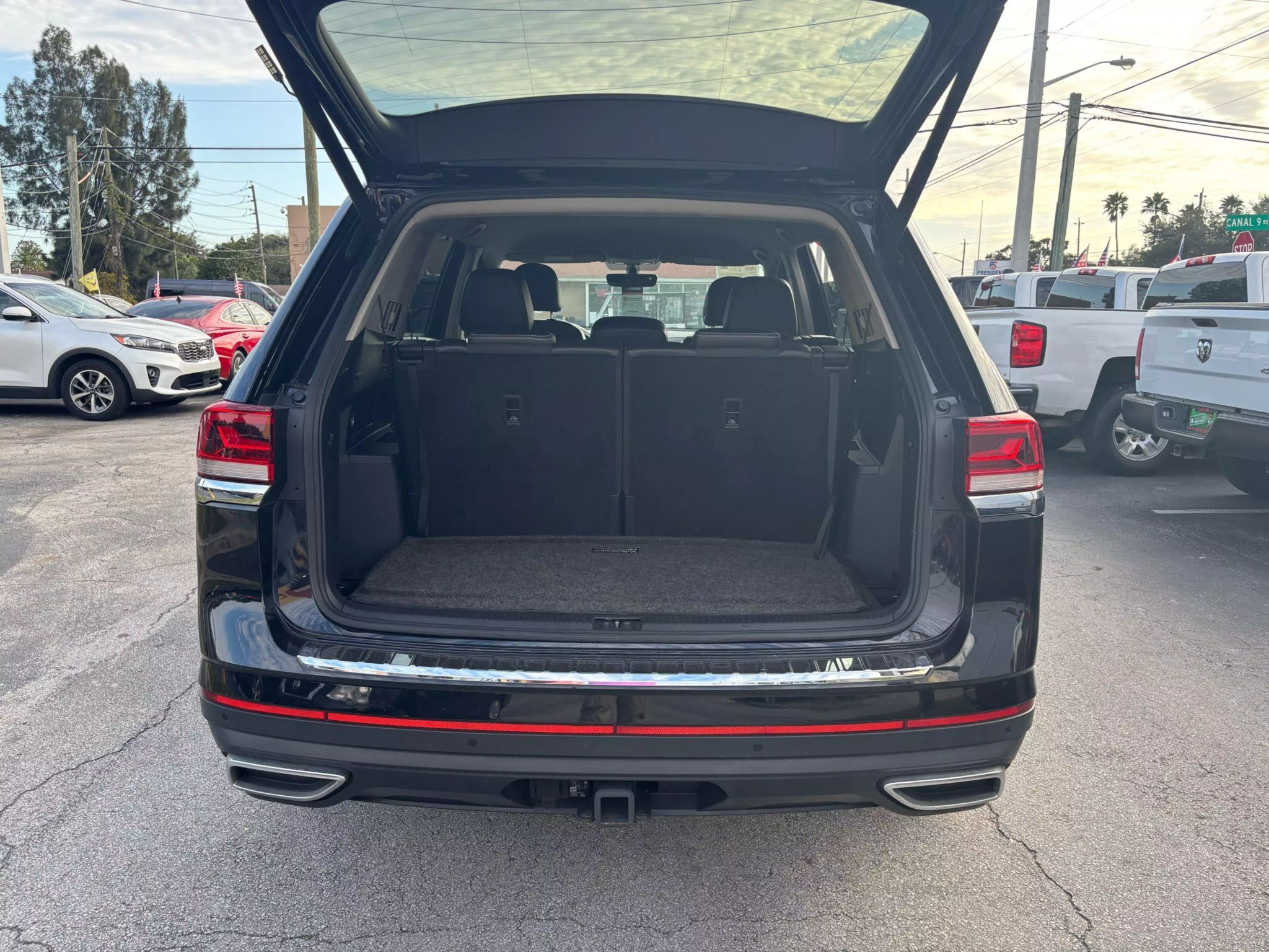 2022 Volkswagen Atlas SE w/Tech Pkg Sport Utility 4D