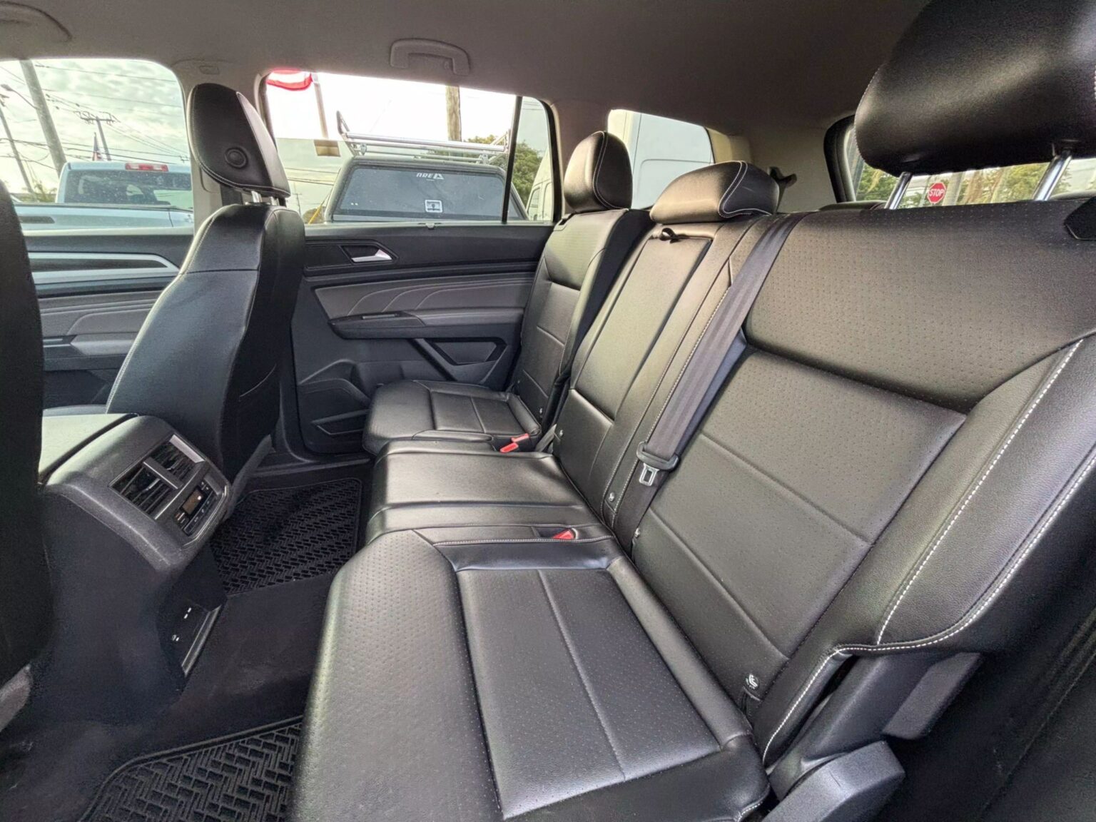 2022 Volkswagen Atlas SE w/Tech Pkg Sport Utility 4D