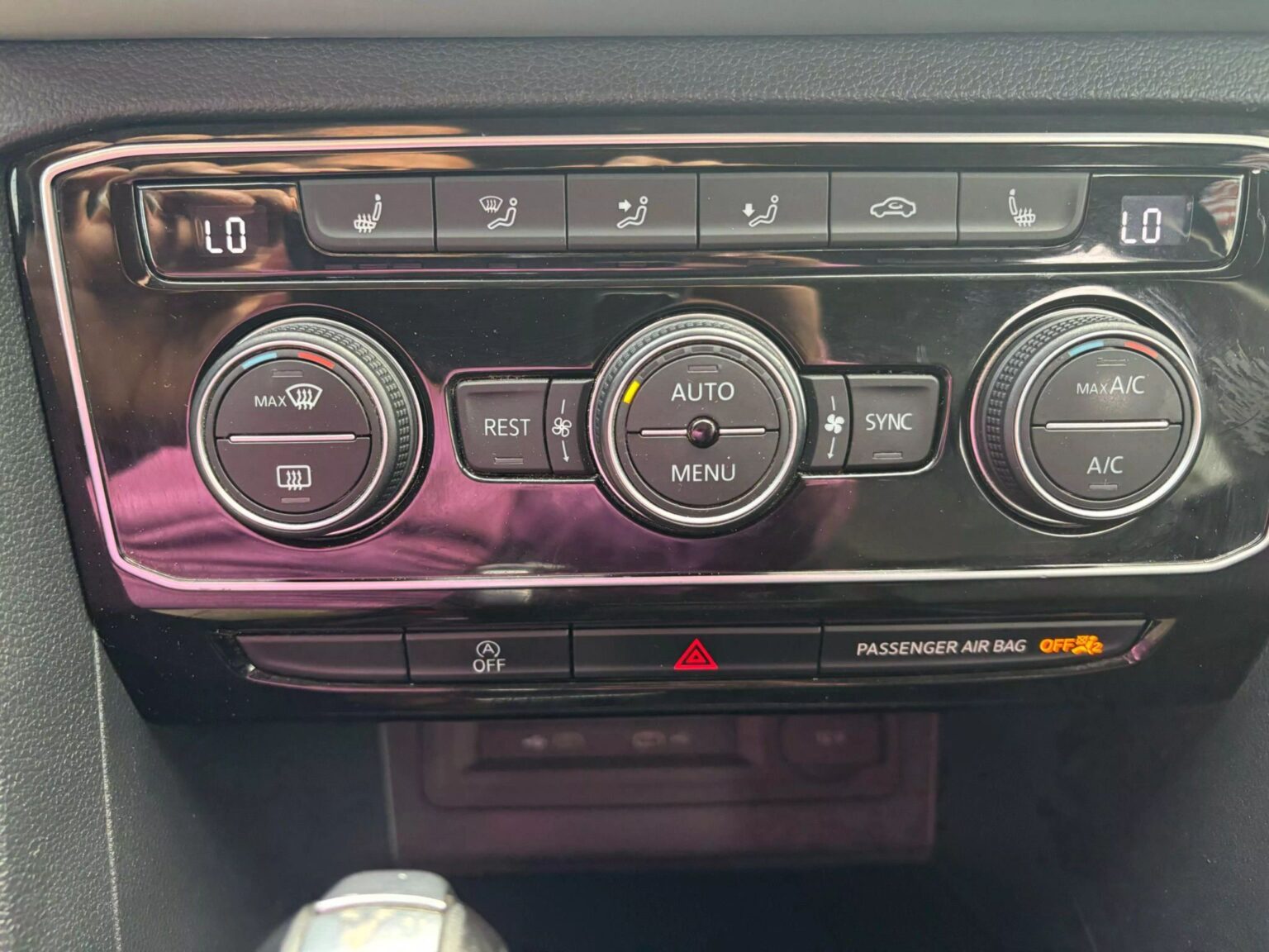 2022 Volkswagen Atlas SE w/Tech Pkg Sport Utility 4D