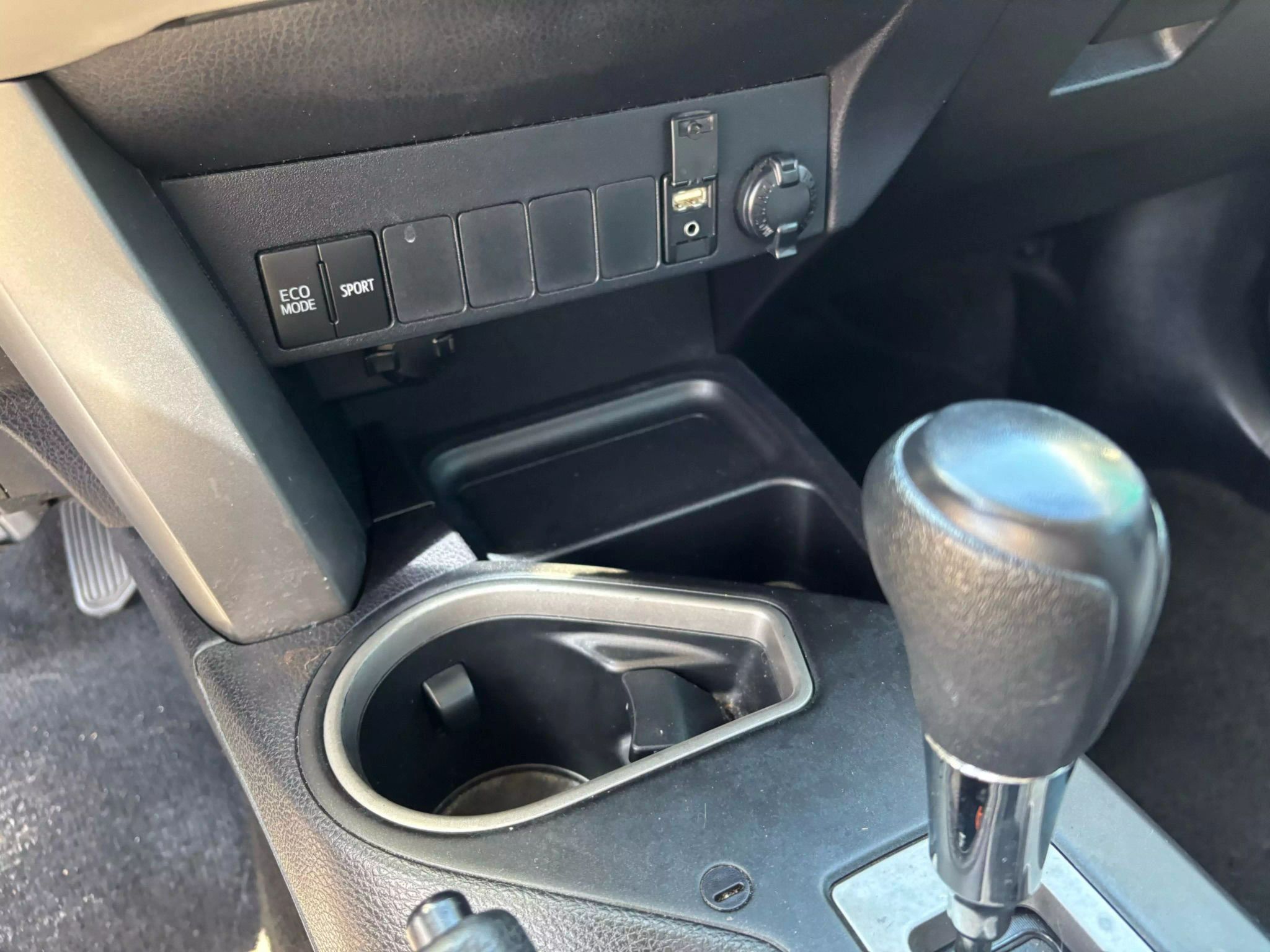2016 Toyota RAV4 XLE Sport Utility 4D
