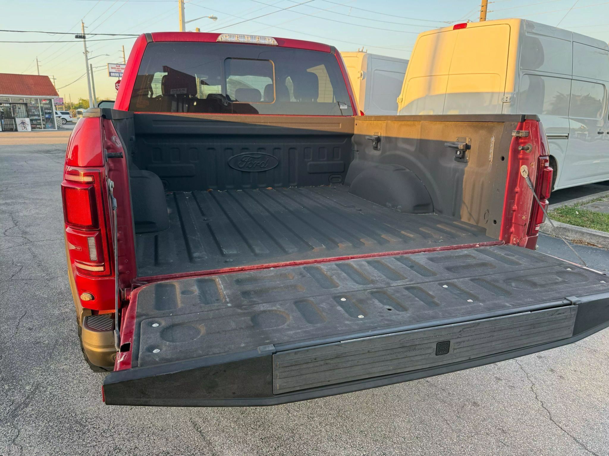 2018 Ford F150 SuperCrew Cab Raptor Pickup 4D 5 1/2 ft