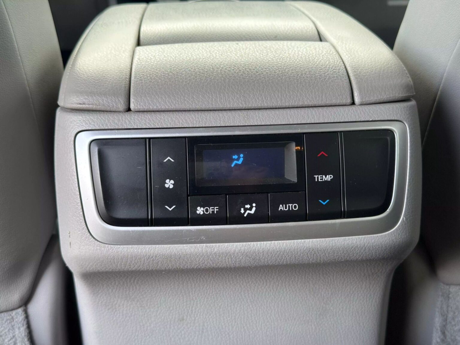 2016 Toyota Highlander XLE Sport Utility 4D