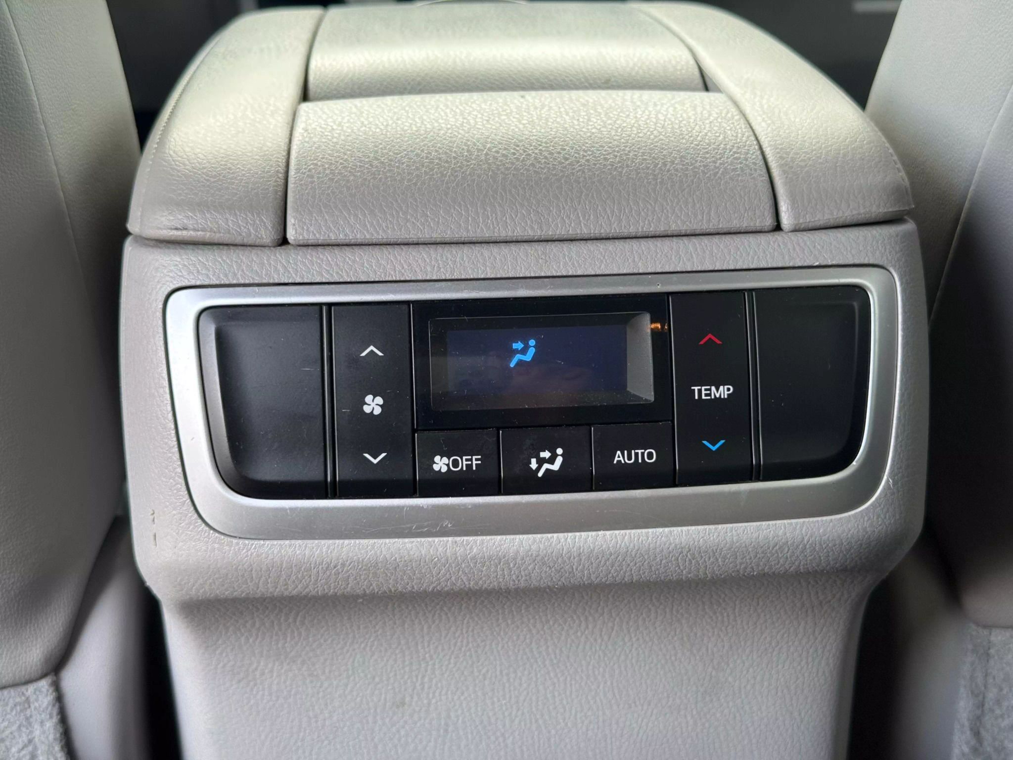 2016 Toyota Highlander XLE Sport Utility 4D
