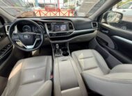 2016 Toyota Highlander XLE Sport Utility 4D