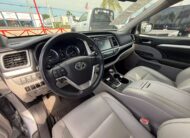 2016 Toyota Highlander XLE Sport Utility 4D