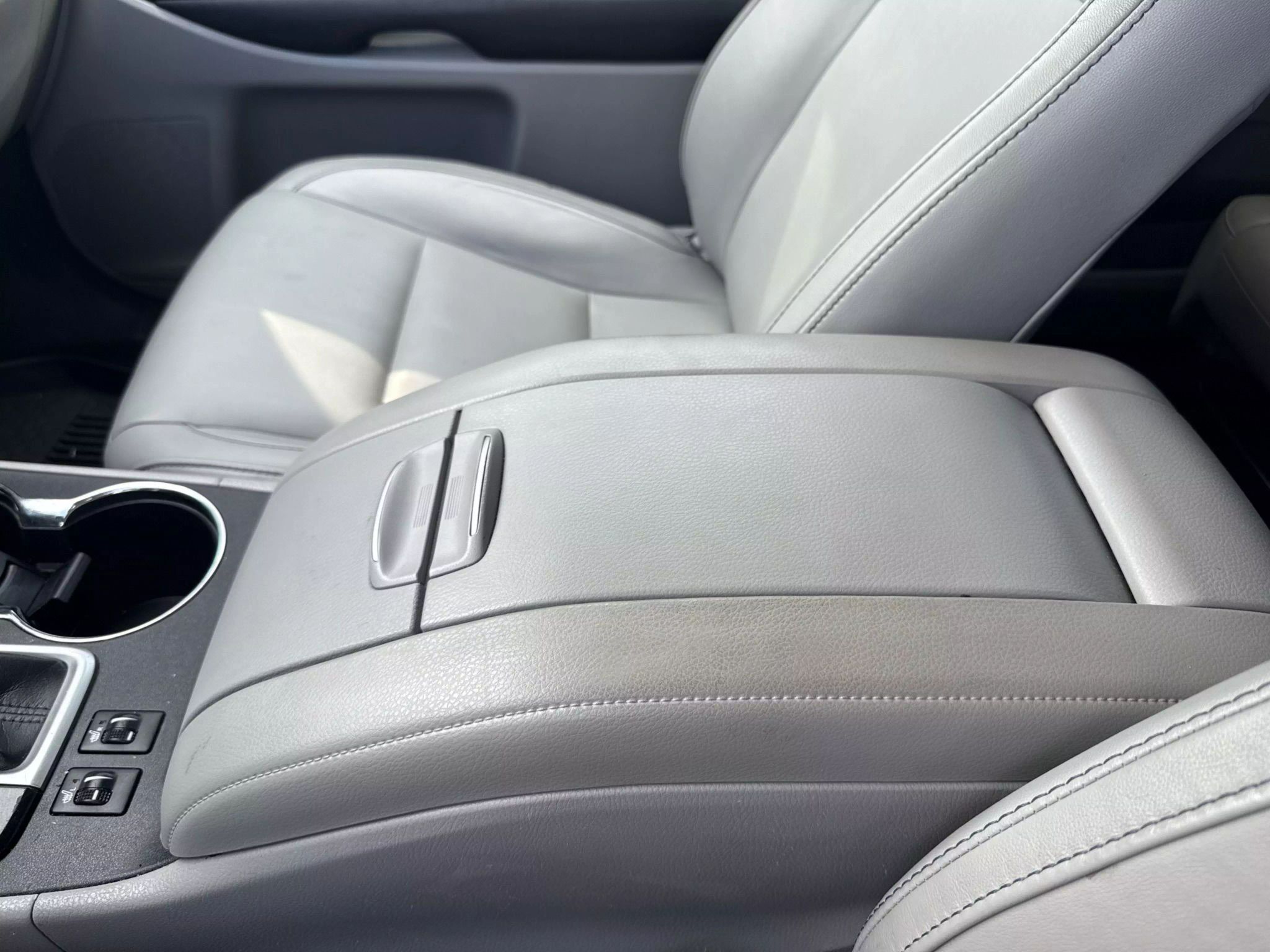 2016 Toyota Highlander XLE Sport Utility 4D