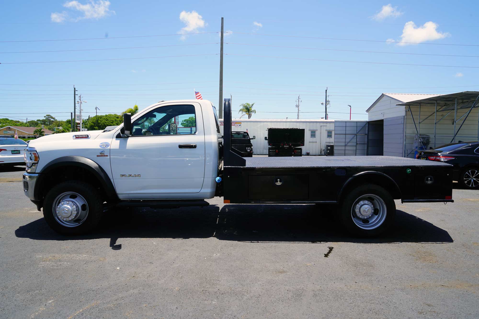 2022 Ram 5500 Regular Cab & Chassis SLT Tradesman 2D