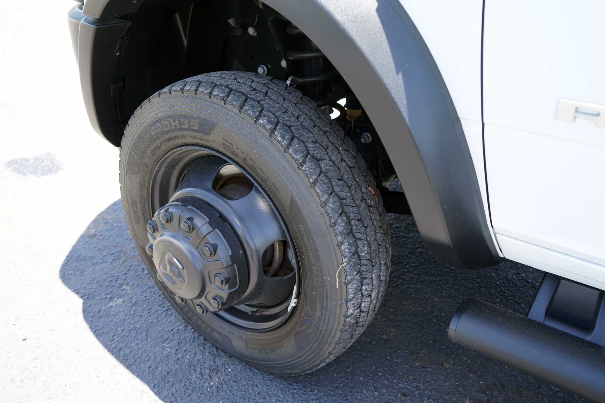 2022 Ram 5500 Regular Cab & Chassis Tradesman SLT Cab & Chassis 2D