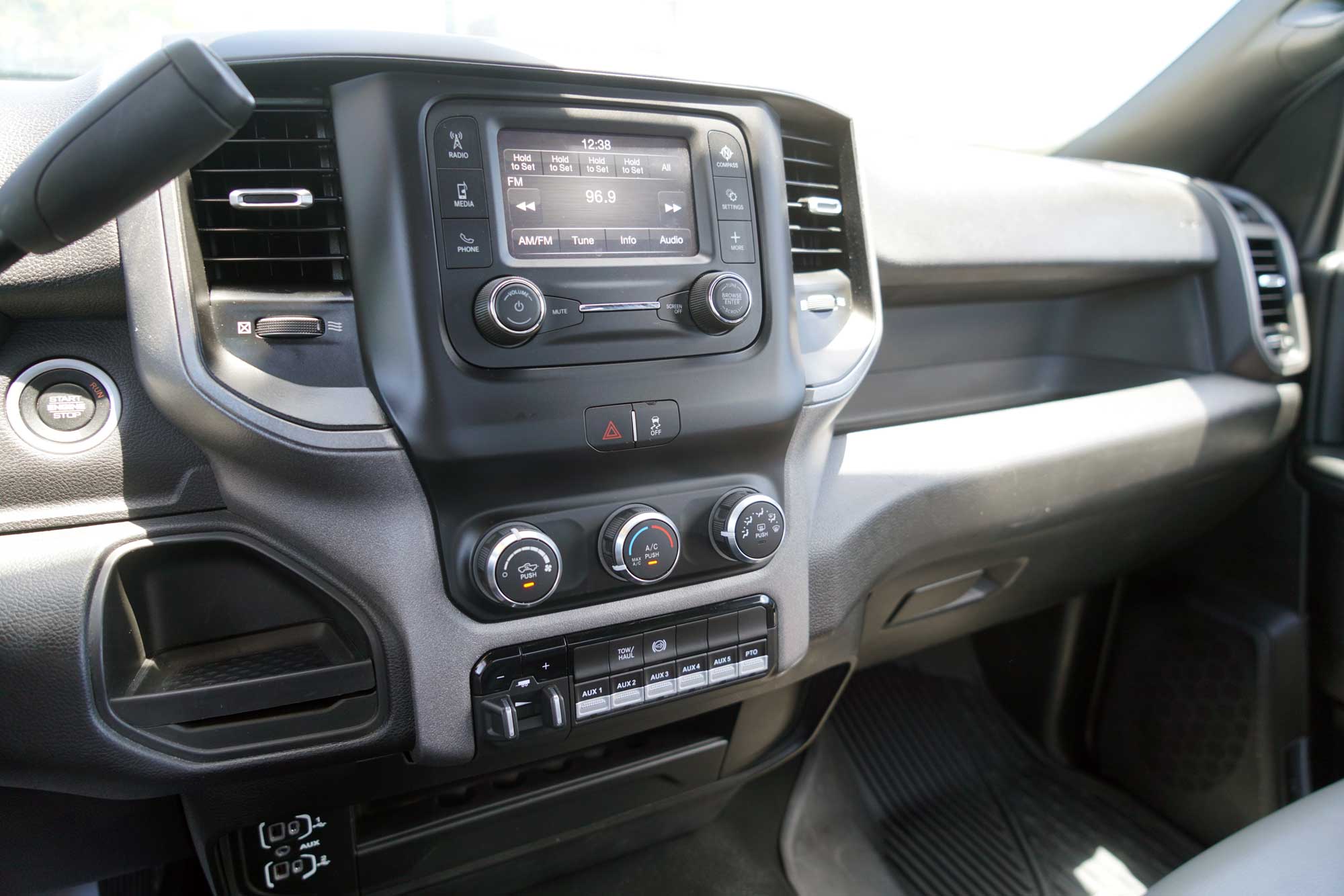 2022 Ram 5500 Regular Cab & Chassis Tradesman SLT Cab & Chassis 2D