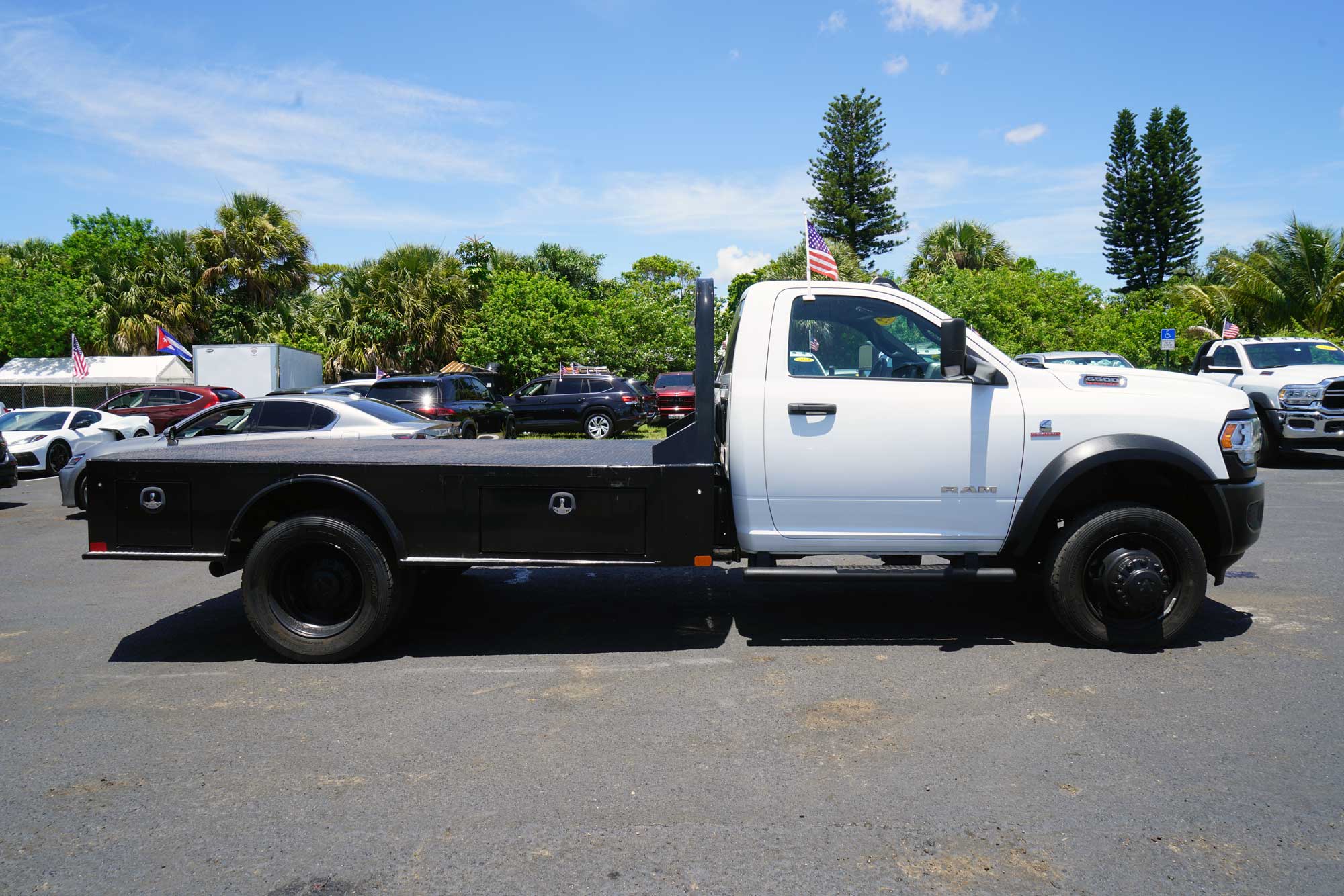 2022 Ram 5500 Regular Cab & Chassis Tradesman SLT Cab & Chassis 2D