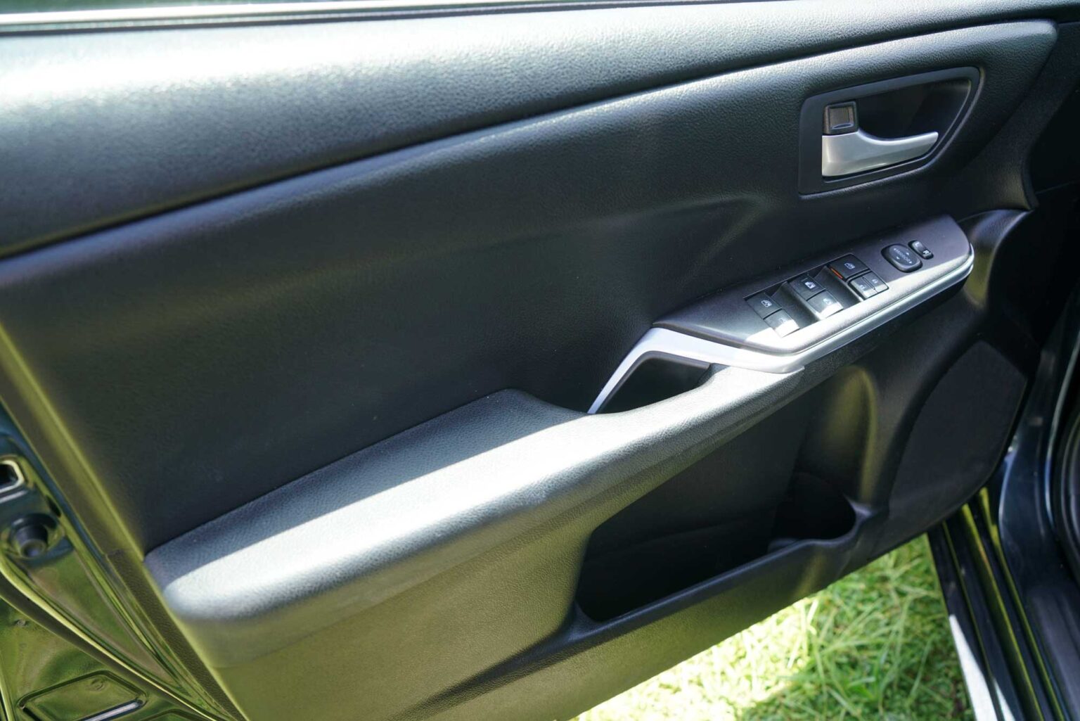 2015 Toyota Camry SE Sedan 4D