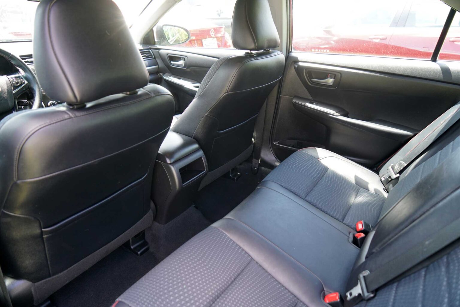 2015 Toyota Camry SE Sedan 4D