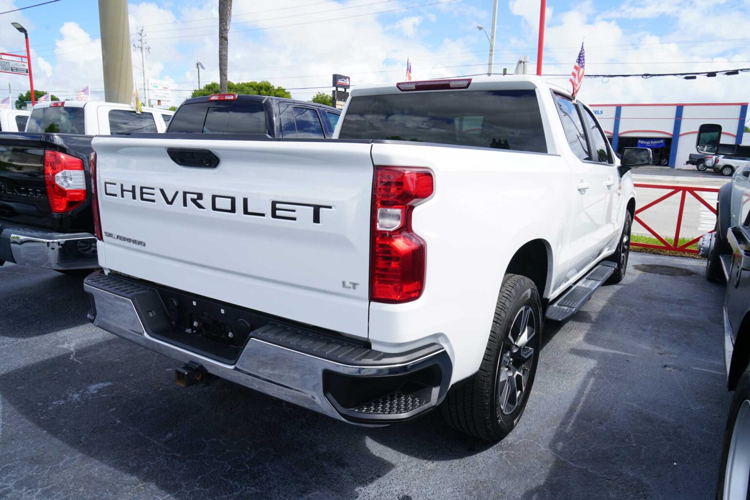 2022 Chevrolet Silverado 1500 Crew Cab LT Pickup 4D 5 3/4 ft
