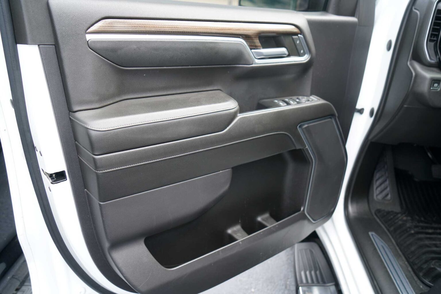 2022 Chevrolet Silverado 1500 Crew Cab LT Pickup 4D 5 3/4 ft