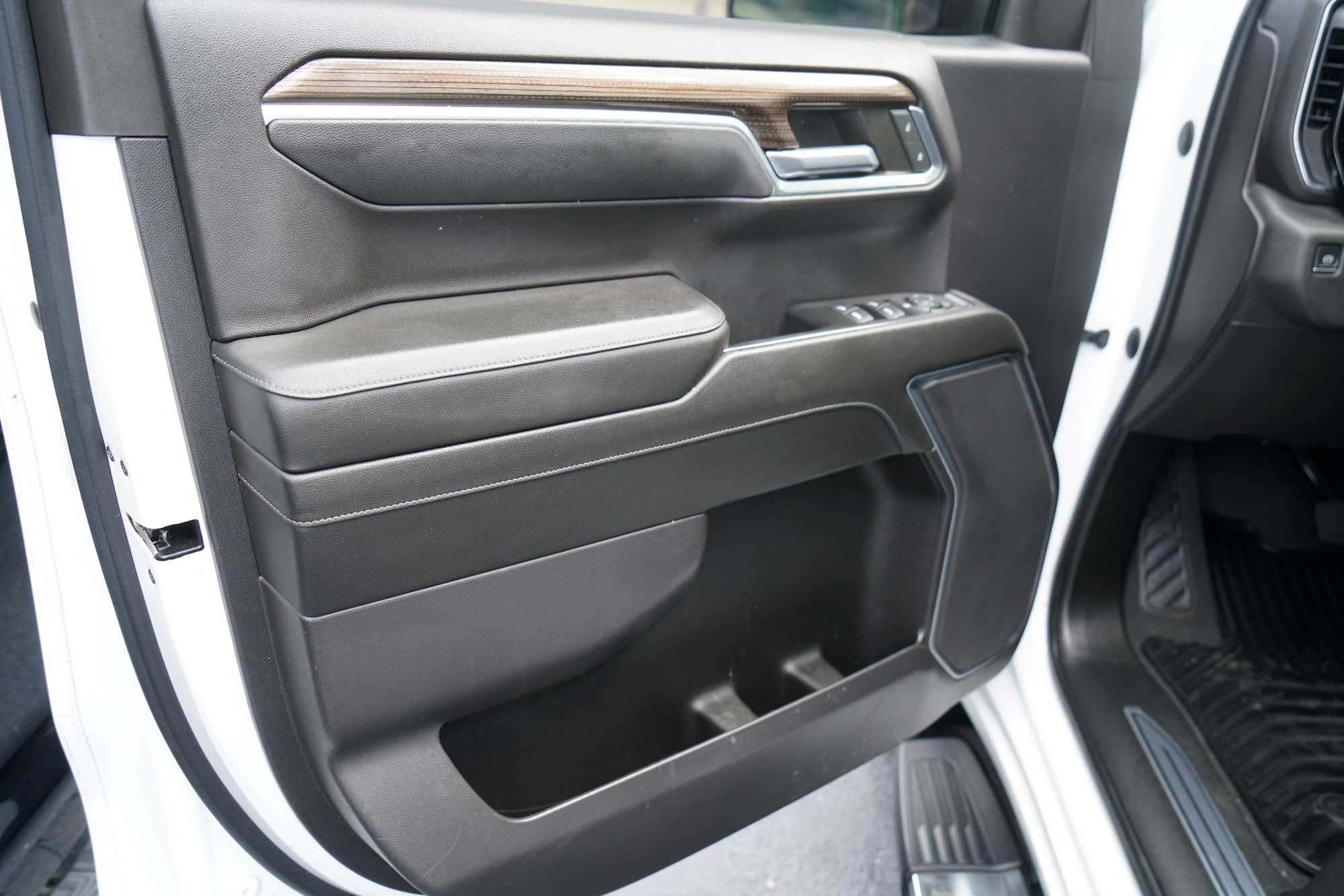2022 Chevrolet Silverado 1500 Crew Cab LT Pickup 4D 5 3/4 ft