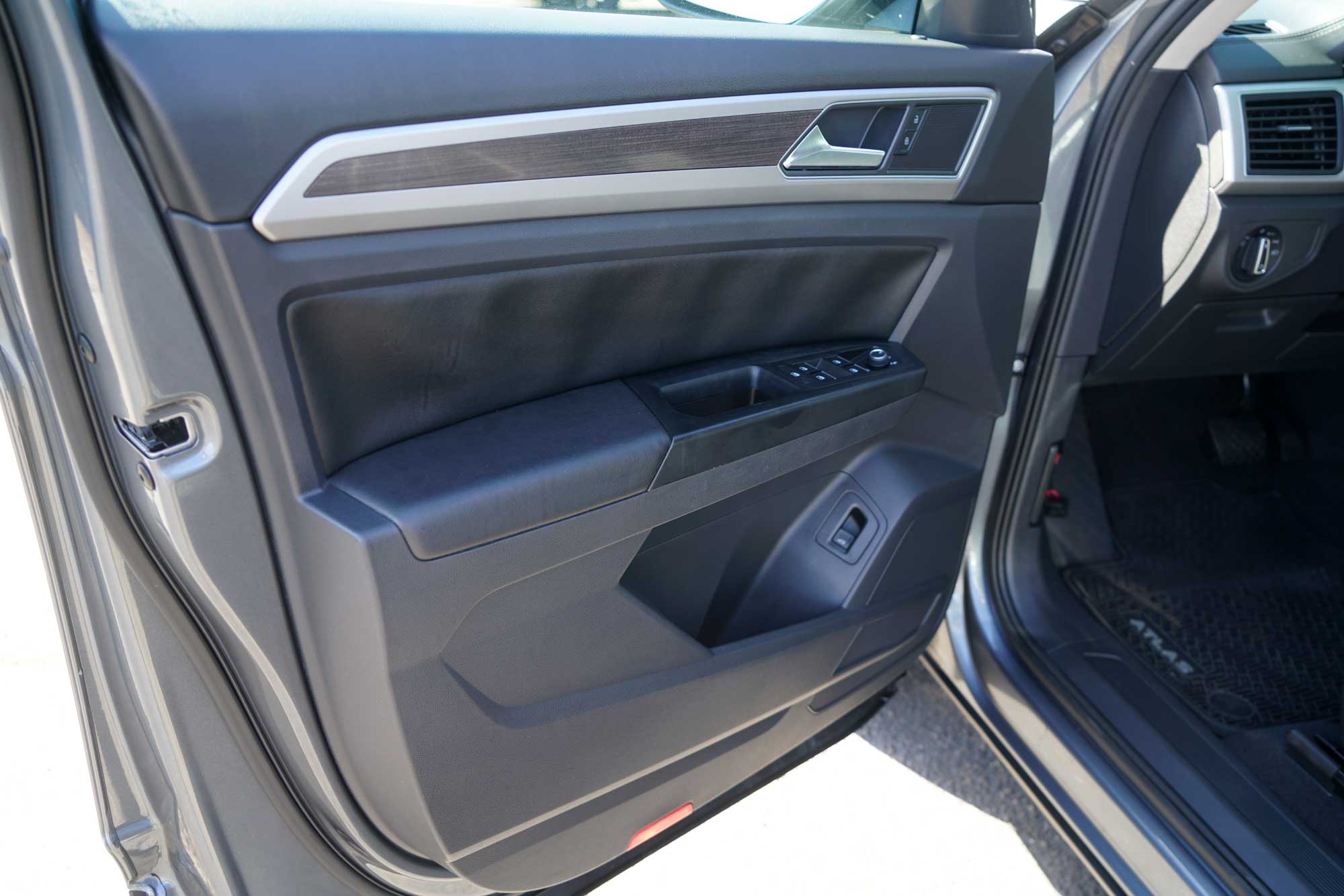 2019 Volkswagen Atlas SE w/Tech Pkg Sport Utility 4D