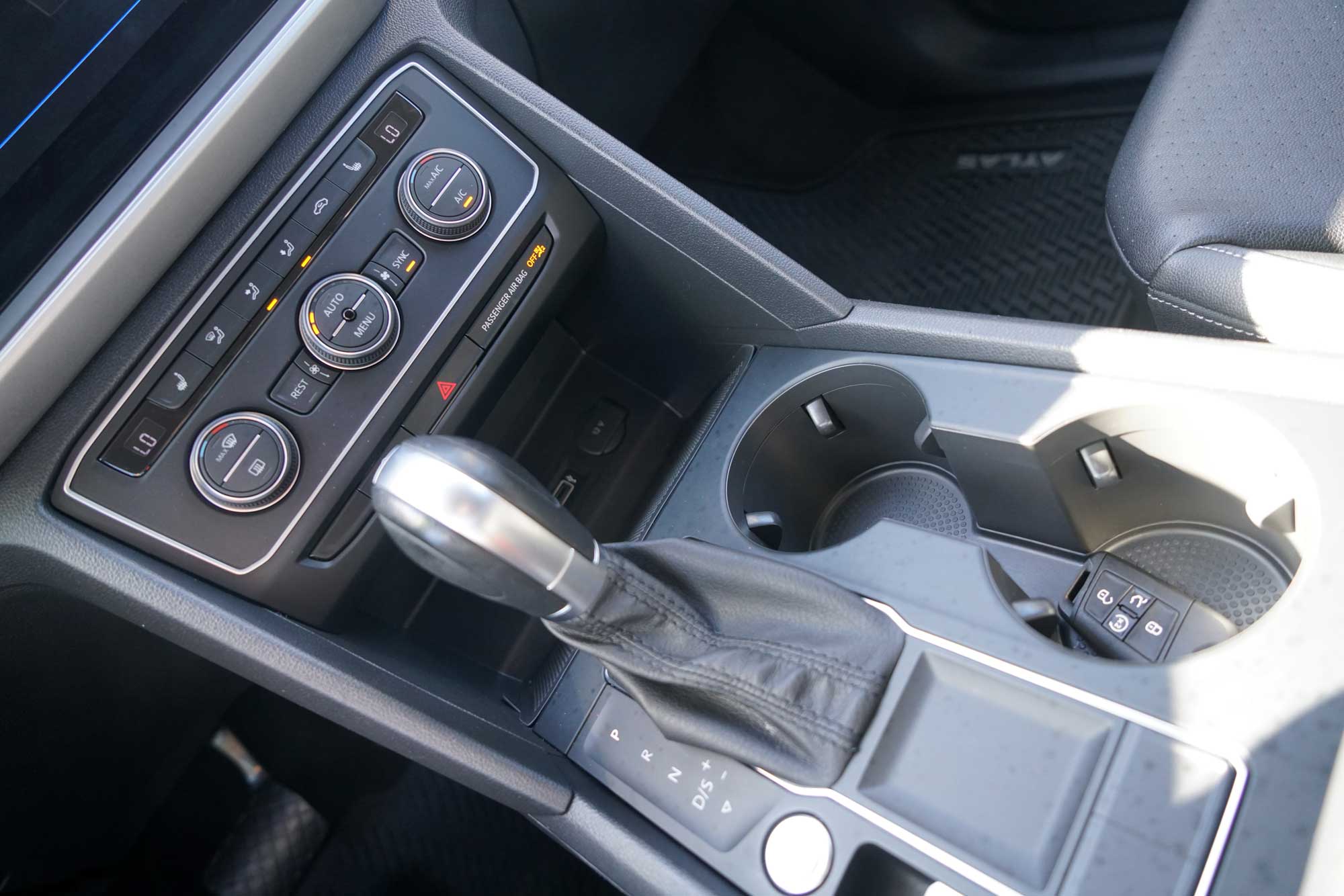 2019 Volkswagen Atlas SE w/Tech Pkg Sport Utility 4D