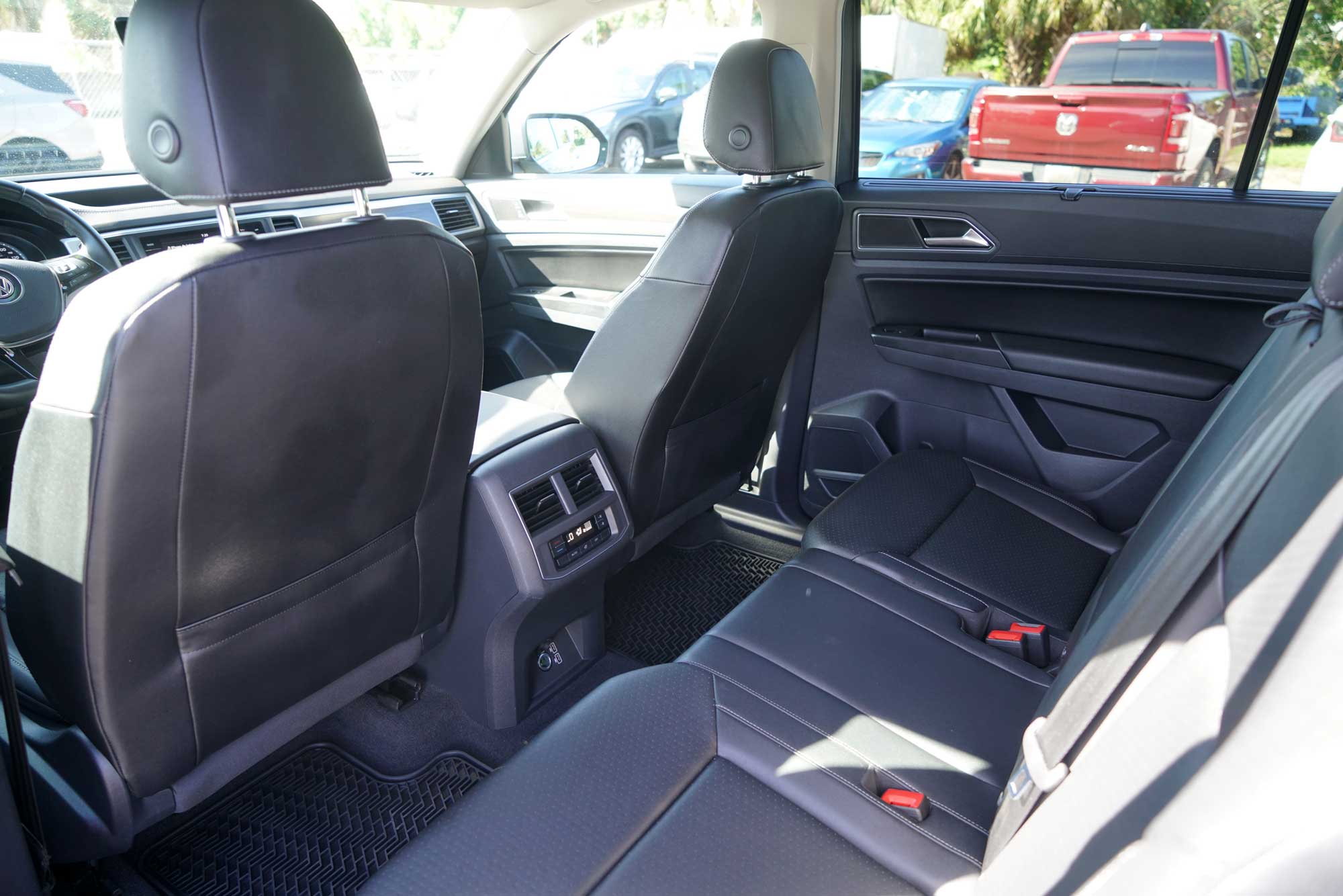 2019 Volkswagen Atlas SE w/Tech Pkg Sport Utility 4D