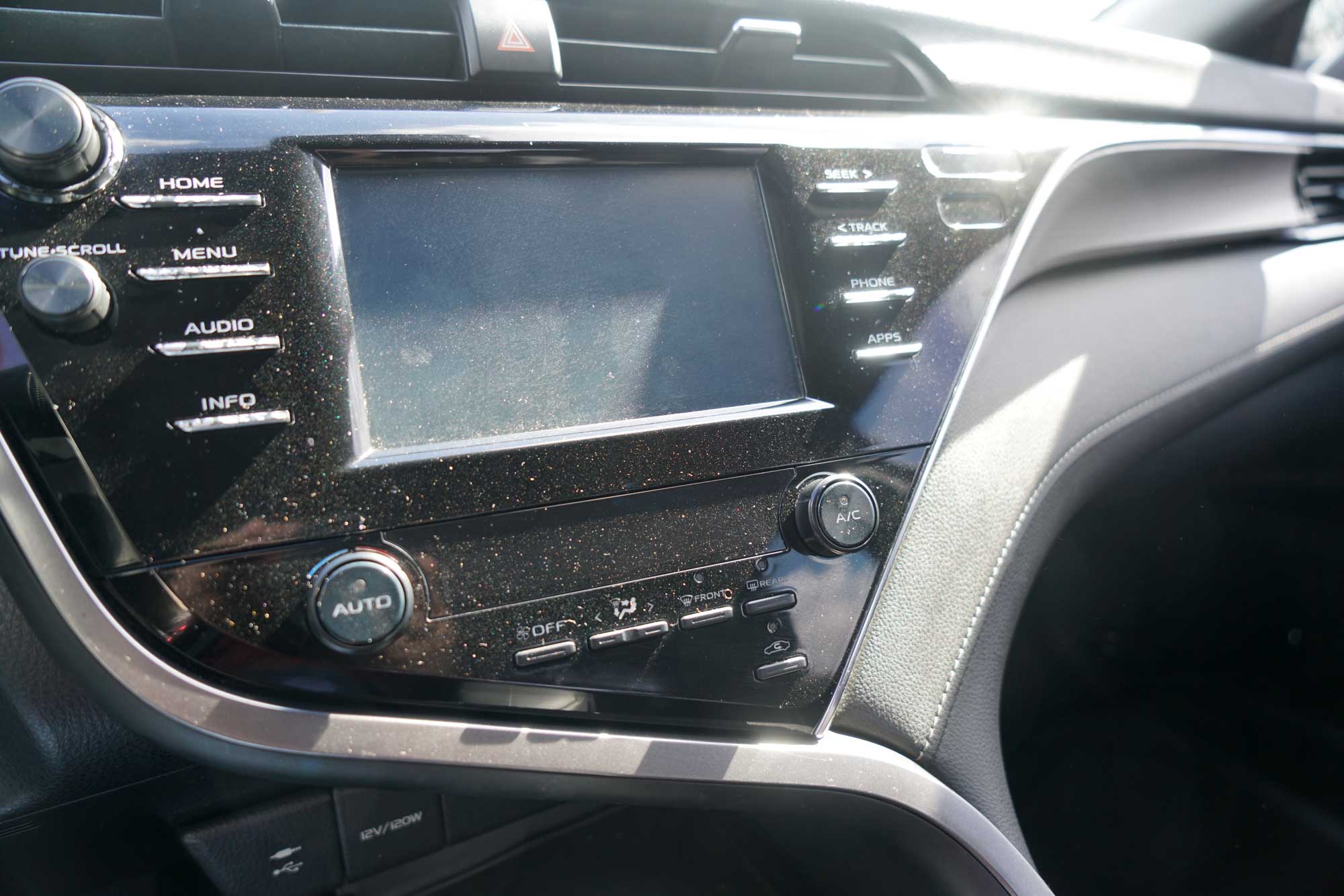 2018 Toyota Camry SE Sedan 4D