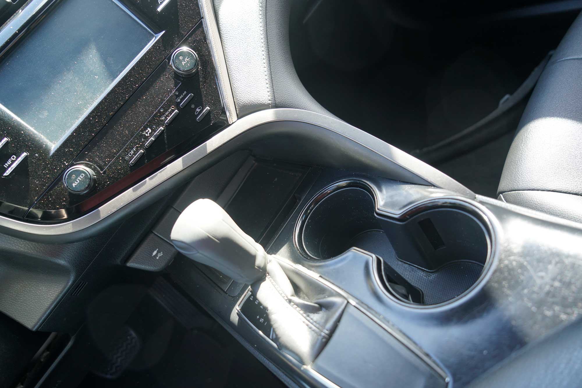 2018 Toyota Camry SE Sedan 4D