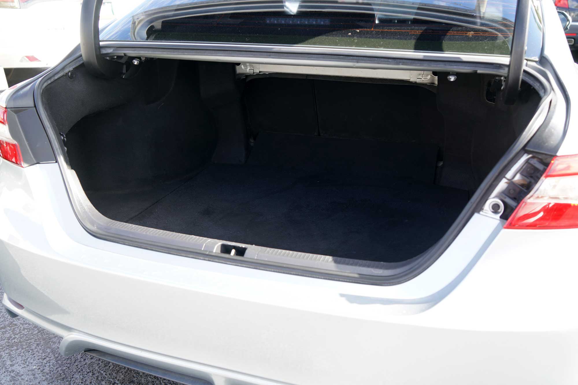 2018 Toyota Camry SE Sedan 4D