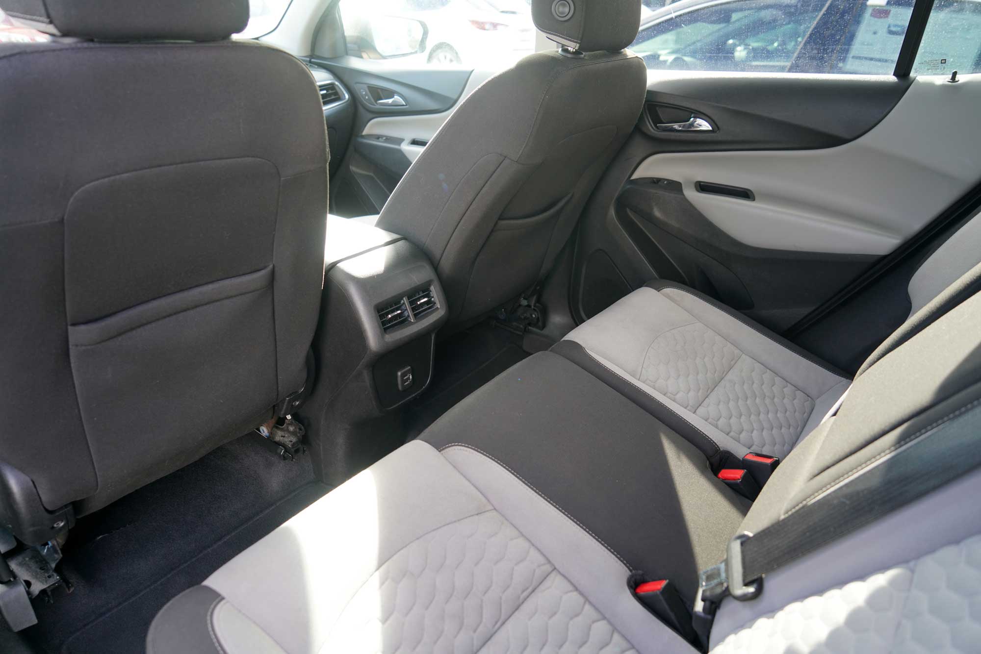 2019 Chevrolet Equinox LS Sport Utility 4D