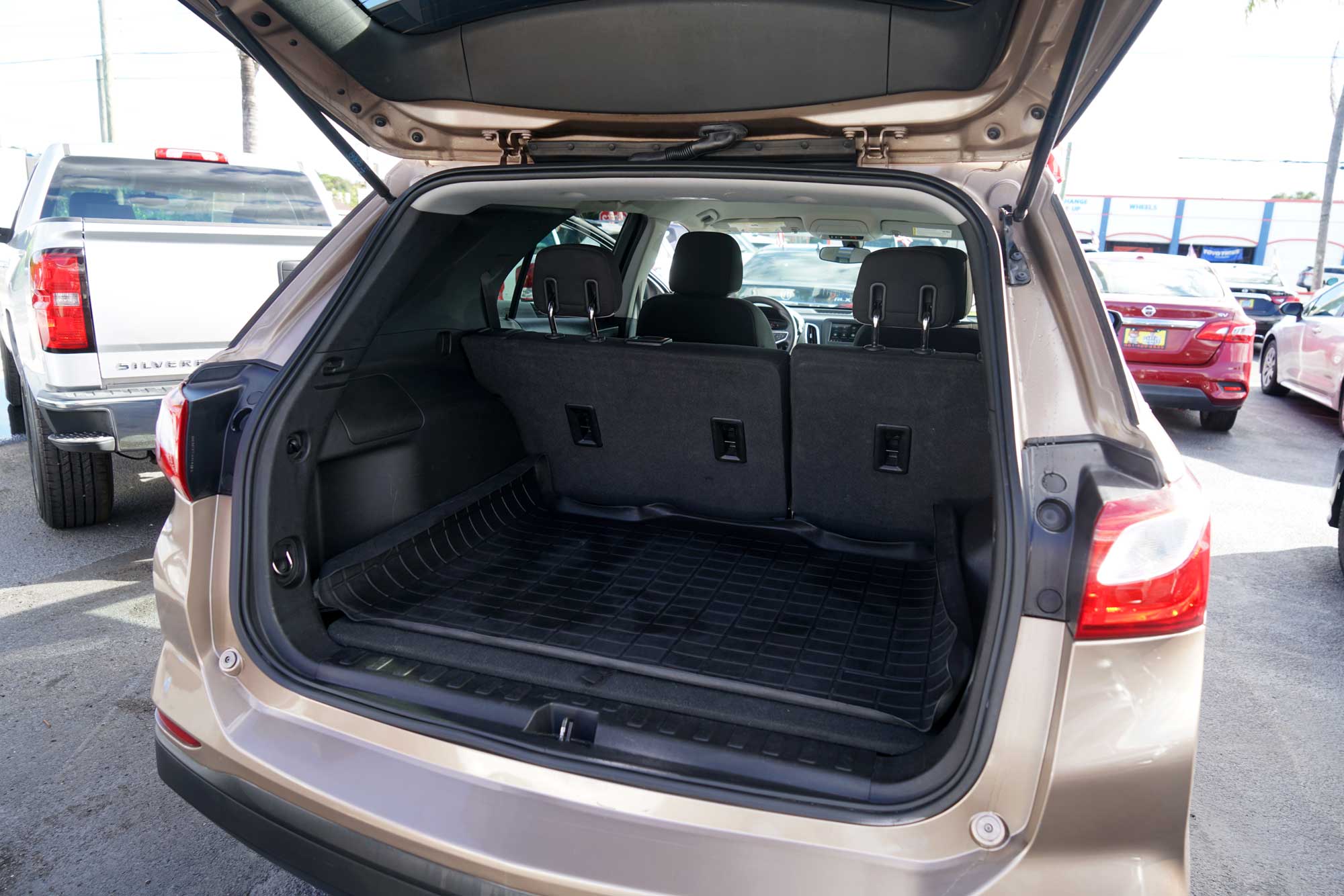 2019 Chevrolet Equinox LS Sport Utility 4D