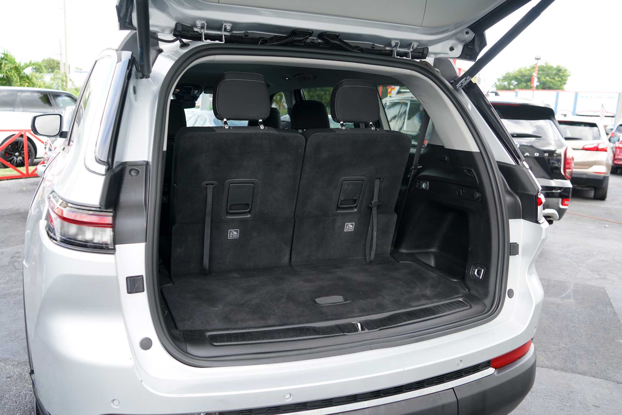 2023 Jeep Grand Cherokee L Laredo Sport Utility 4D